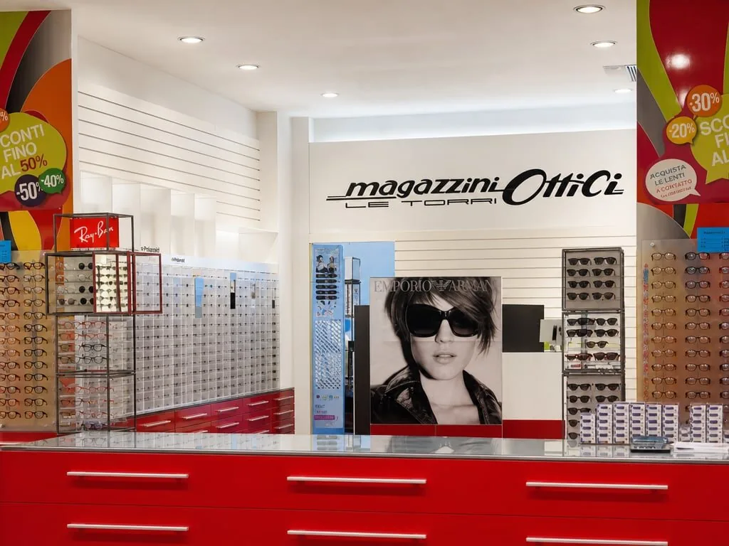 Interno del negozio Magazzini Ottici Le Torri al centro commerciale Torri d'Europa, Trieste